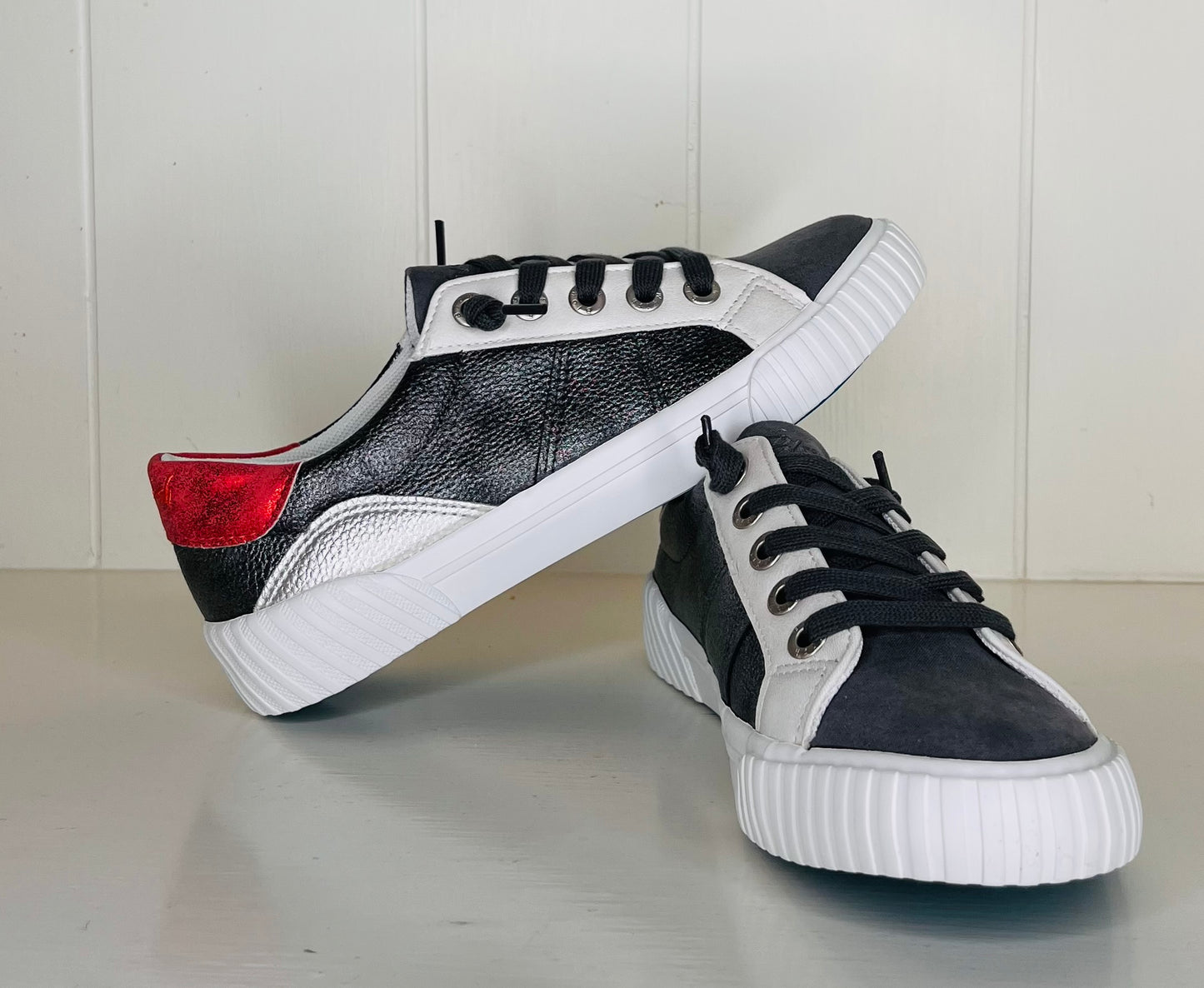 Women's Blowfish Sneaker   Wave-B